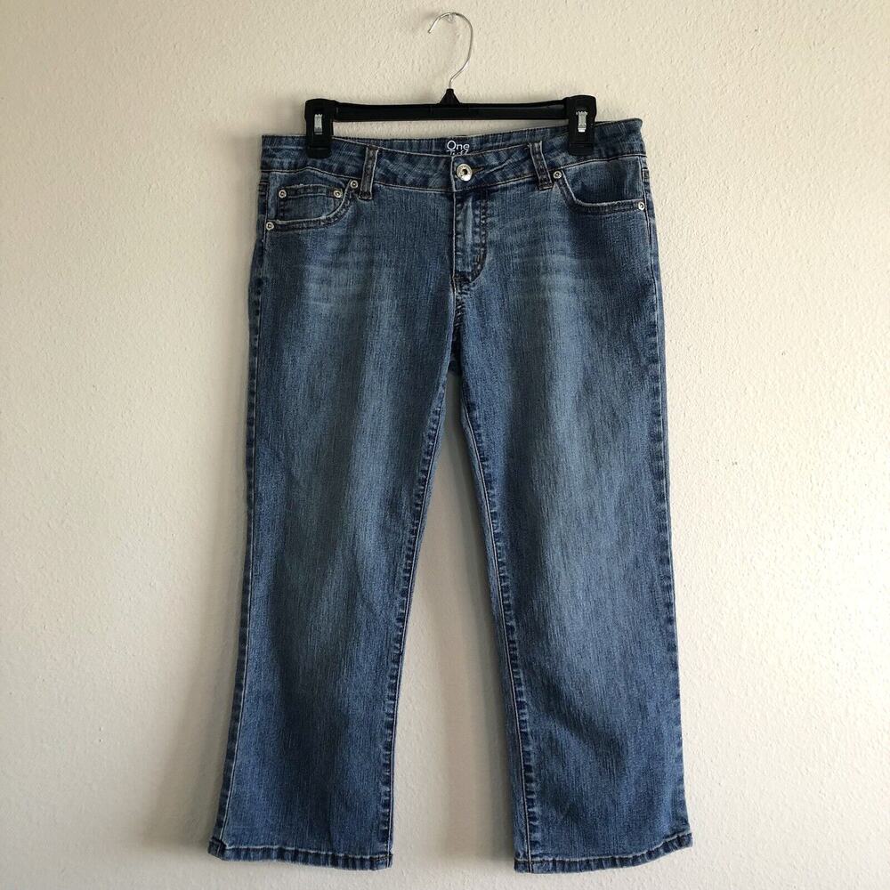 One Tuff Babe Size 11/12 Capri Jeans Pants Medium Wash Denim Embroidered Pockets